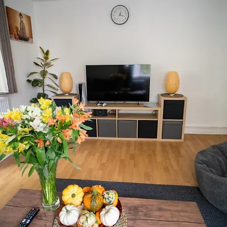 Centre 2-bed With Balcony, Cabot Circus Бристоль
