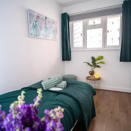 Centre 2-bed With Balcony, Cabot Circus * Bristol