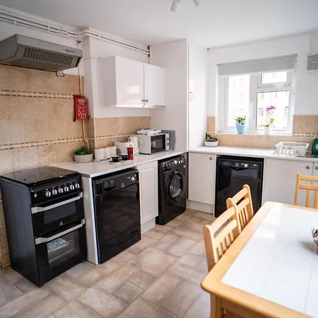 Centre 2-bed With Balcony, Cabot Circus Бристоль