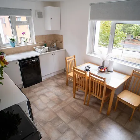 Centre 2-bed With Balcony, Cabot Circus Апартаменты Бристоль