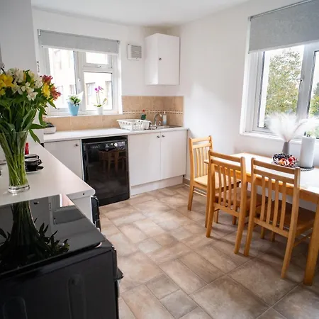 Centre 2-bed With Balcony, Cabot Circus Бристоль