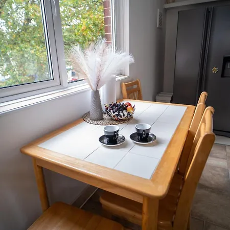 Centre 2-bed With Balcony, Cabot Circus Appartement Bristol